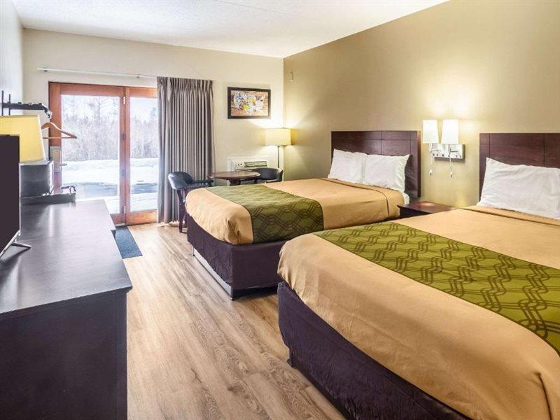 Econo Lodge Cadillac By Choice Bagian luar foto