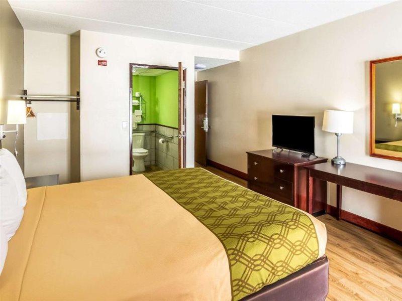 Econo Lodge Cadillac By Choice Bagian luar foto