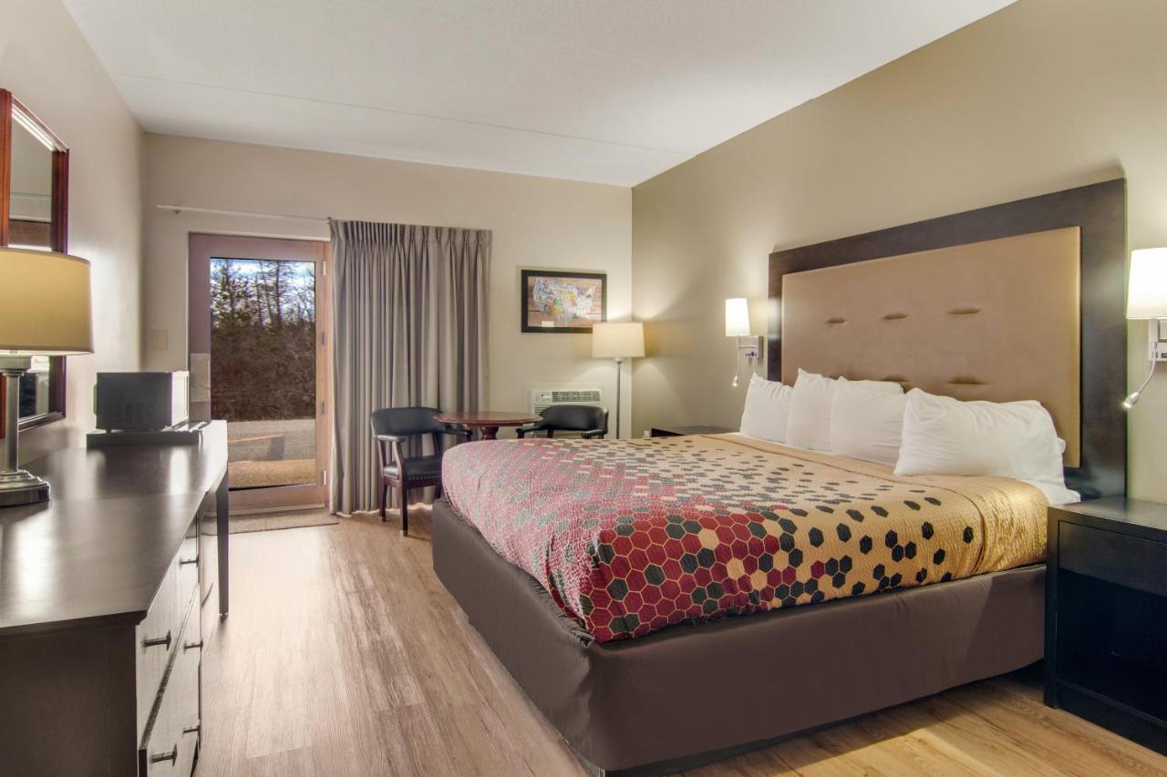 Econo Lodge Cadillac By Choice Bagian luar foto