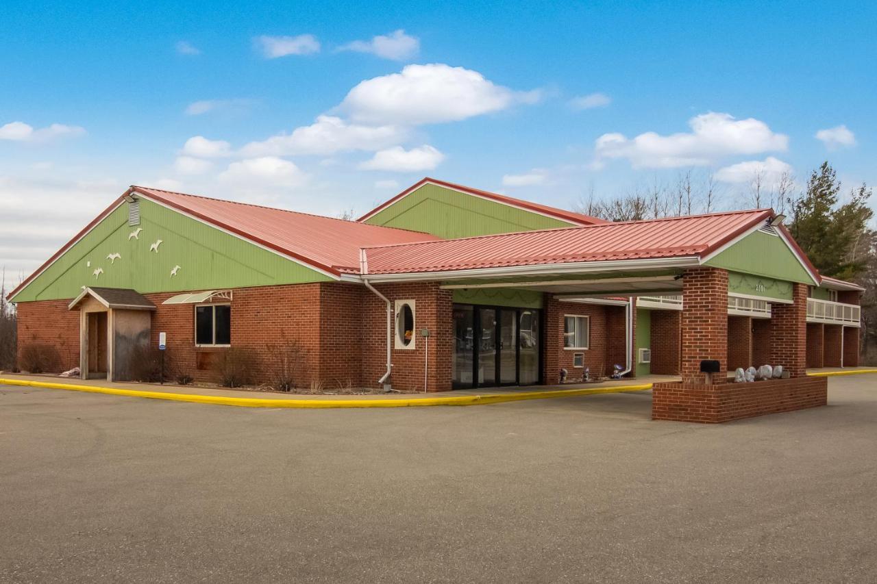 Econo Lodge Cadillac By Choice Bagian luar foto