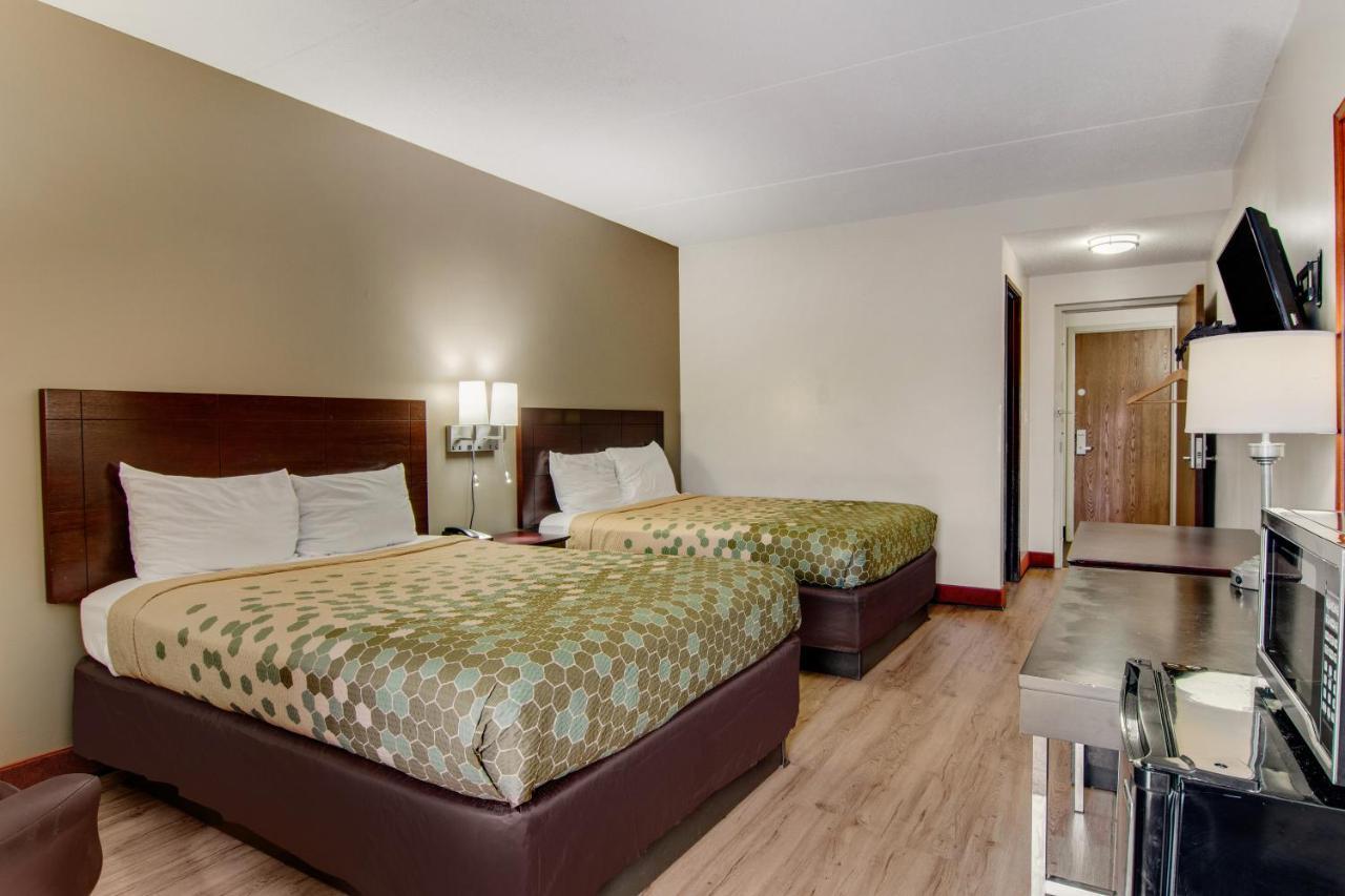 Econo Lodge Cadillac By Choice Bagian luar foto