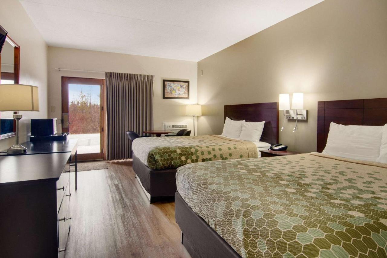 Econo Lodge Cadillac By Choice Bagian luar foto