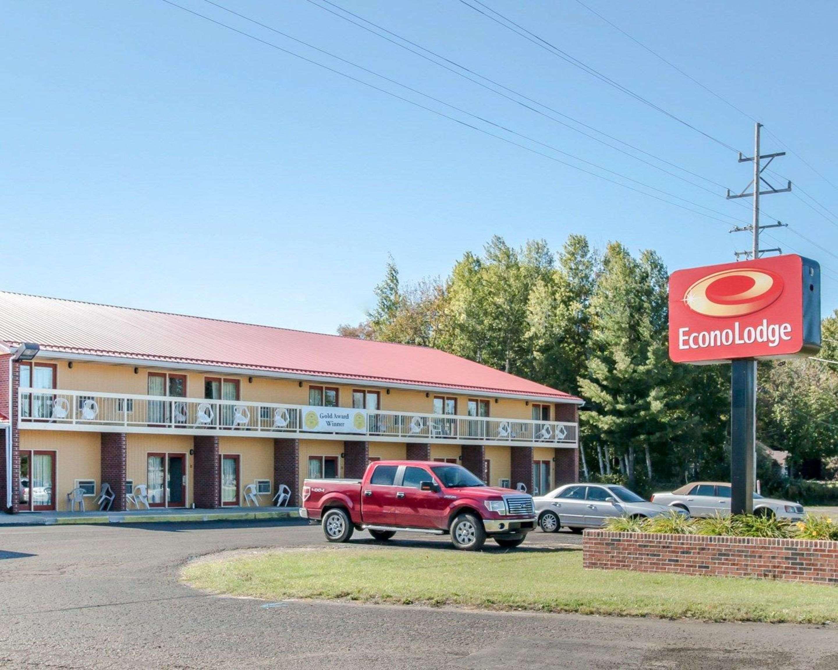 Econo Lodge Cadillac By Choice Bagian luar foto