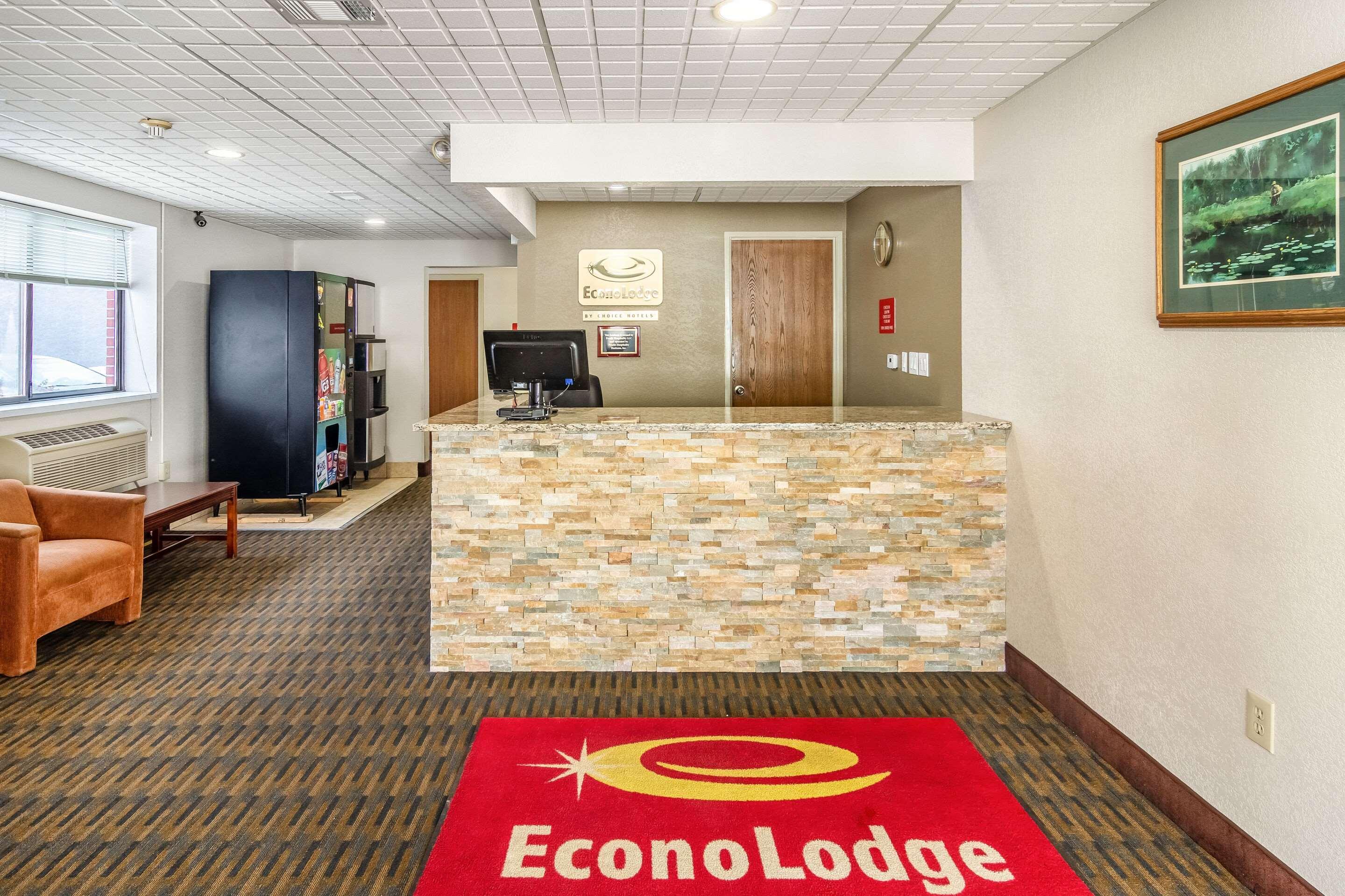 Econo Lodge Cadillac By Choice Bagian luar foto