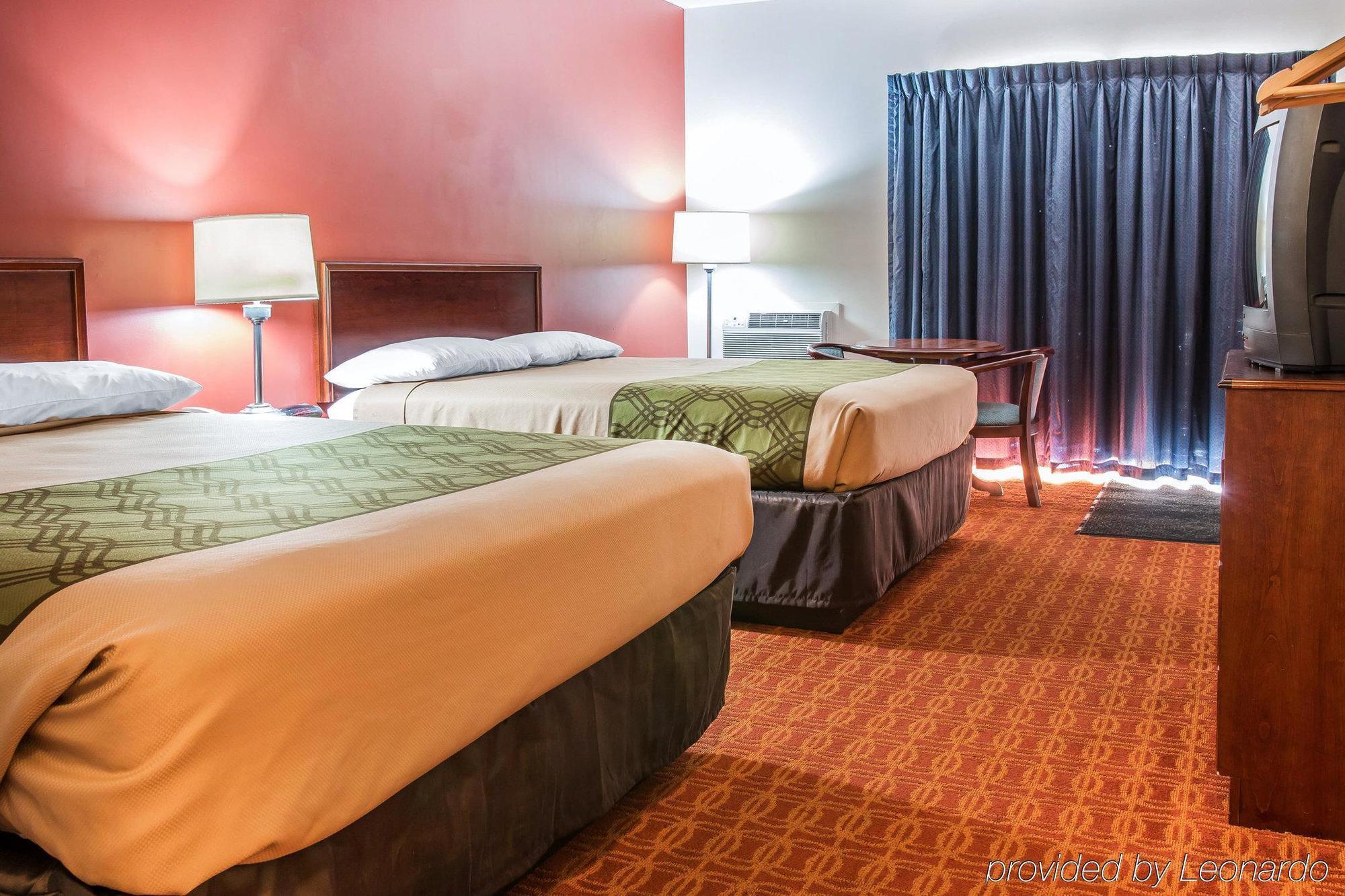 Econo Lodge Cadillac By Choice Bagian luar foto