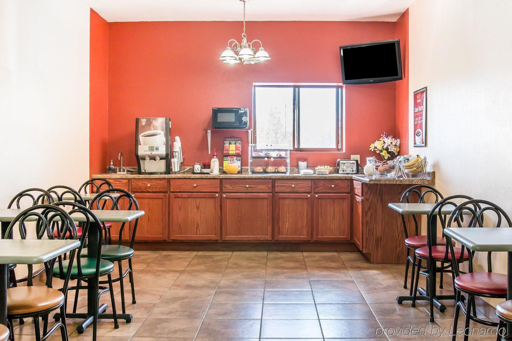 Econo Lodge Cadillac By Choice Bagian luar foto