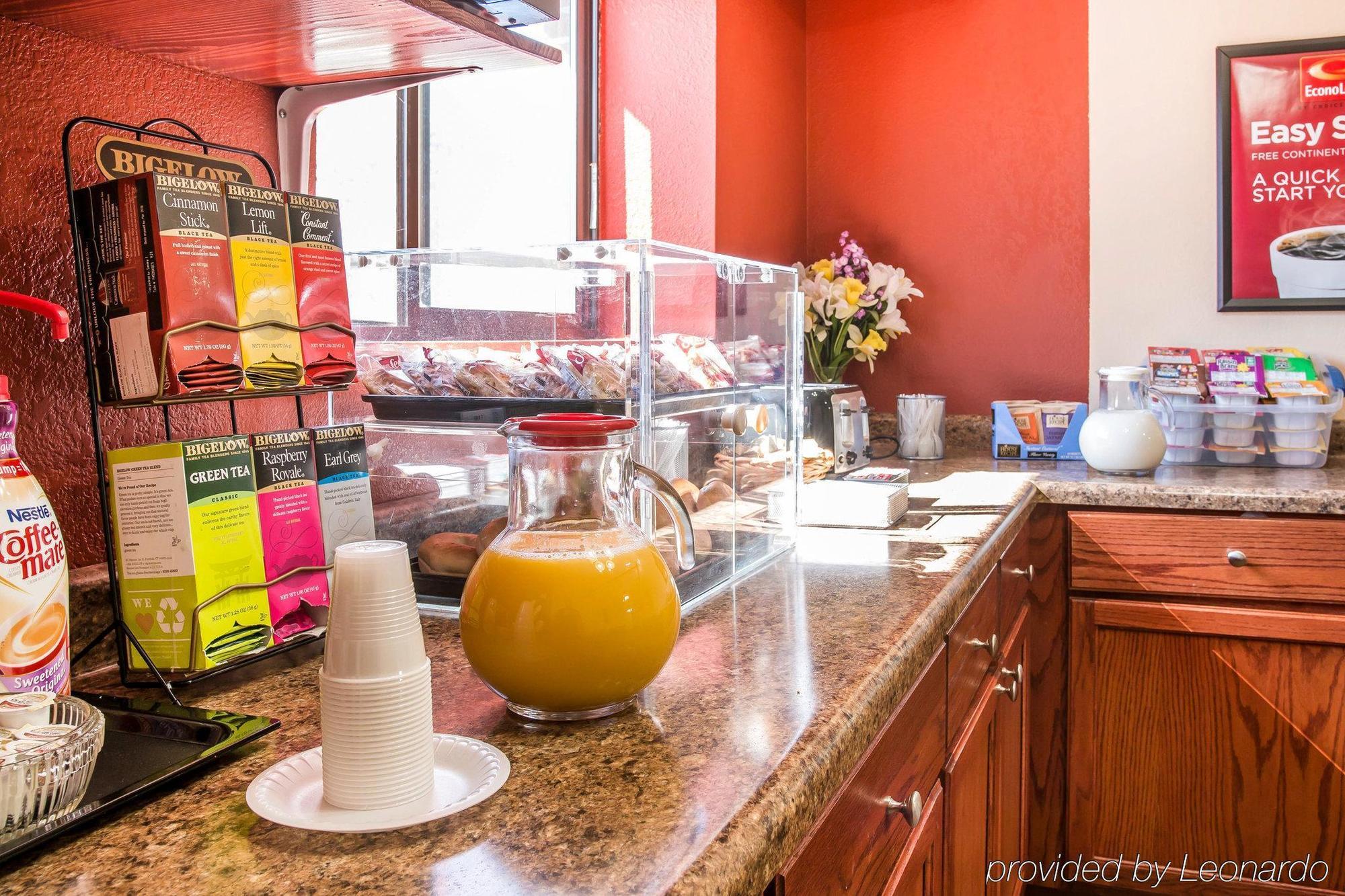 Econo Lodge Cadillac By Choice Bagian luar foto