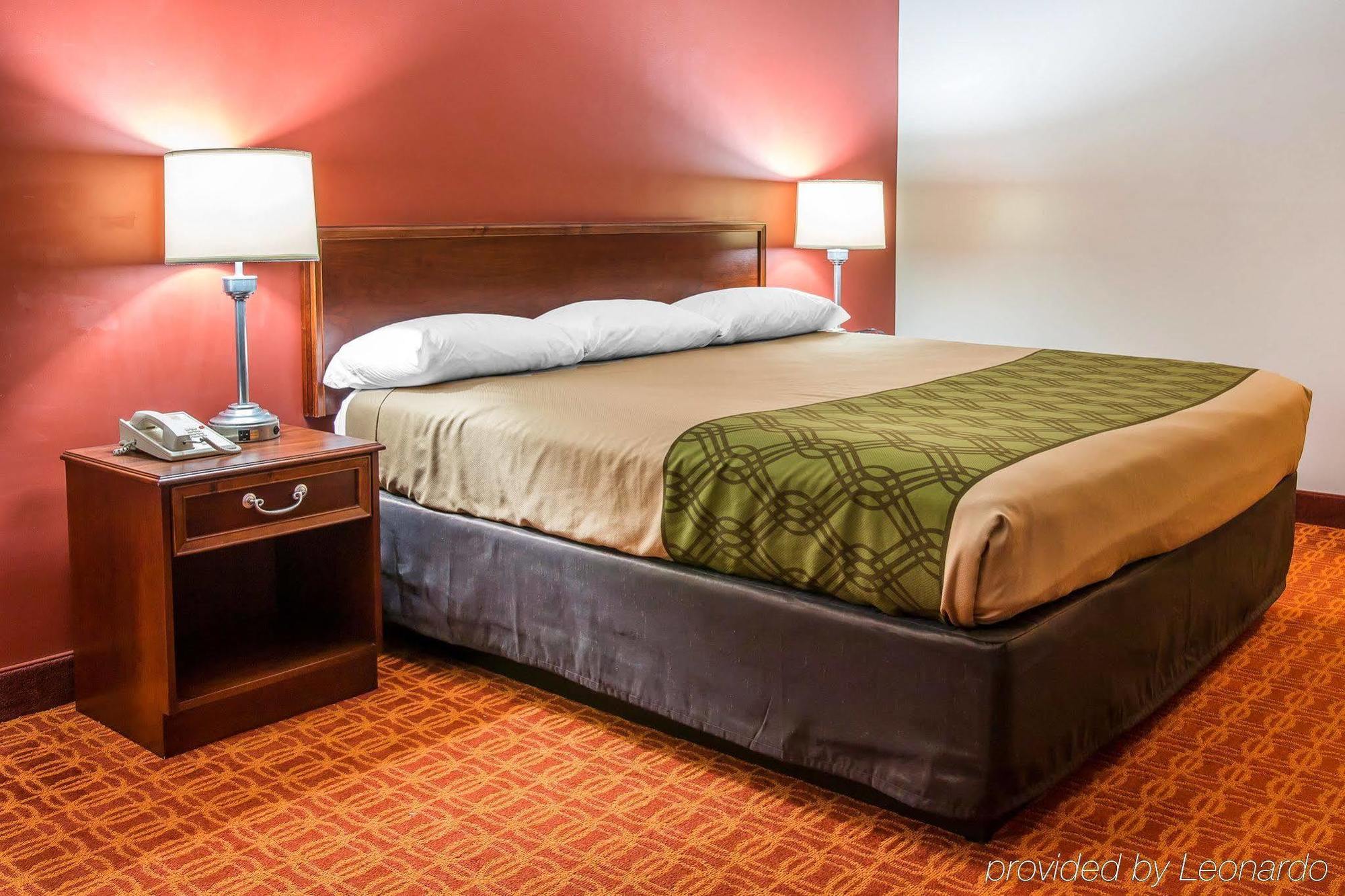 Econo Lodge Cadillac By Choice Bagian luar foto
