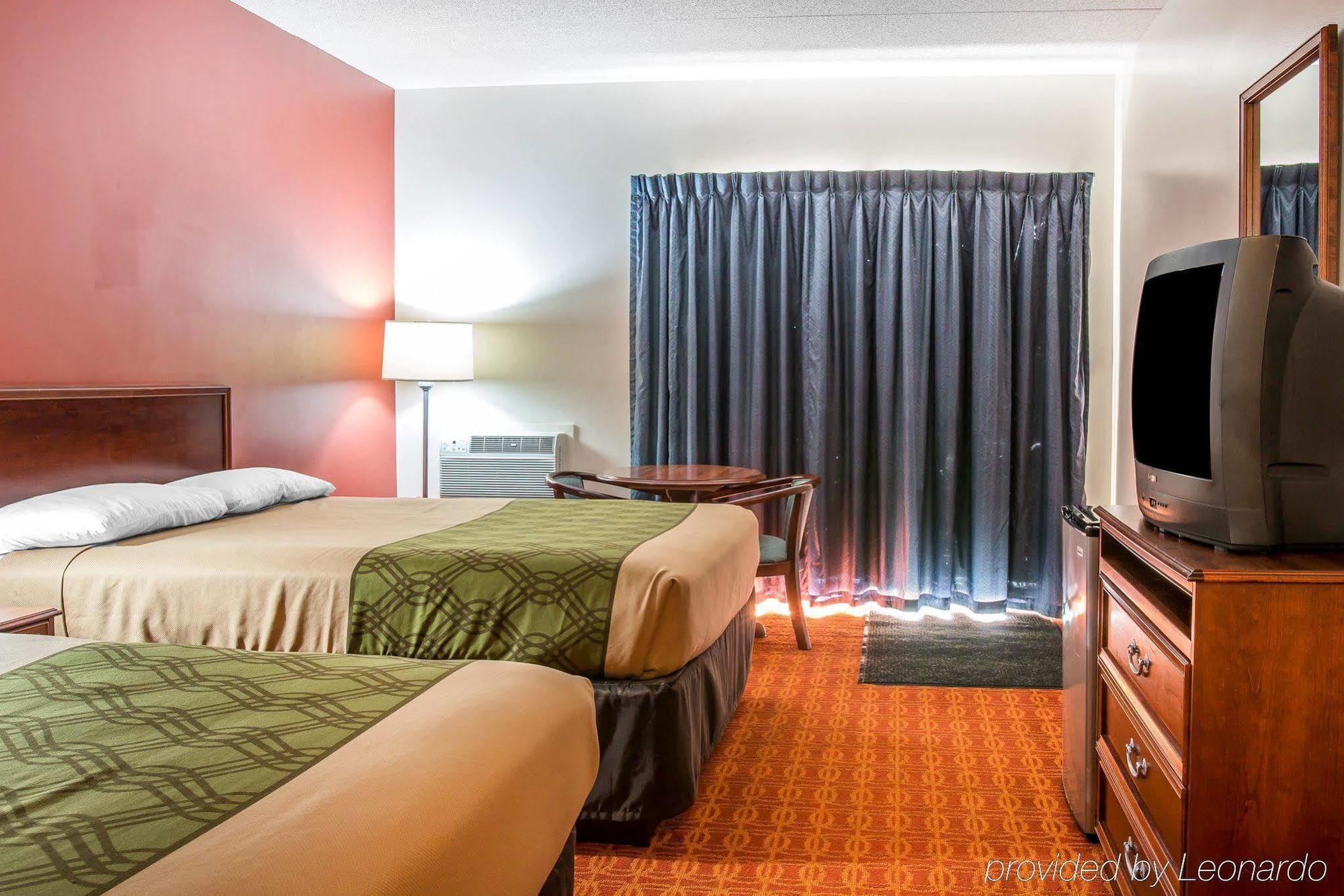 Econo Lodge Cadillac By Choice Bagian luar foto