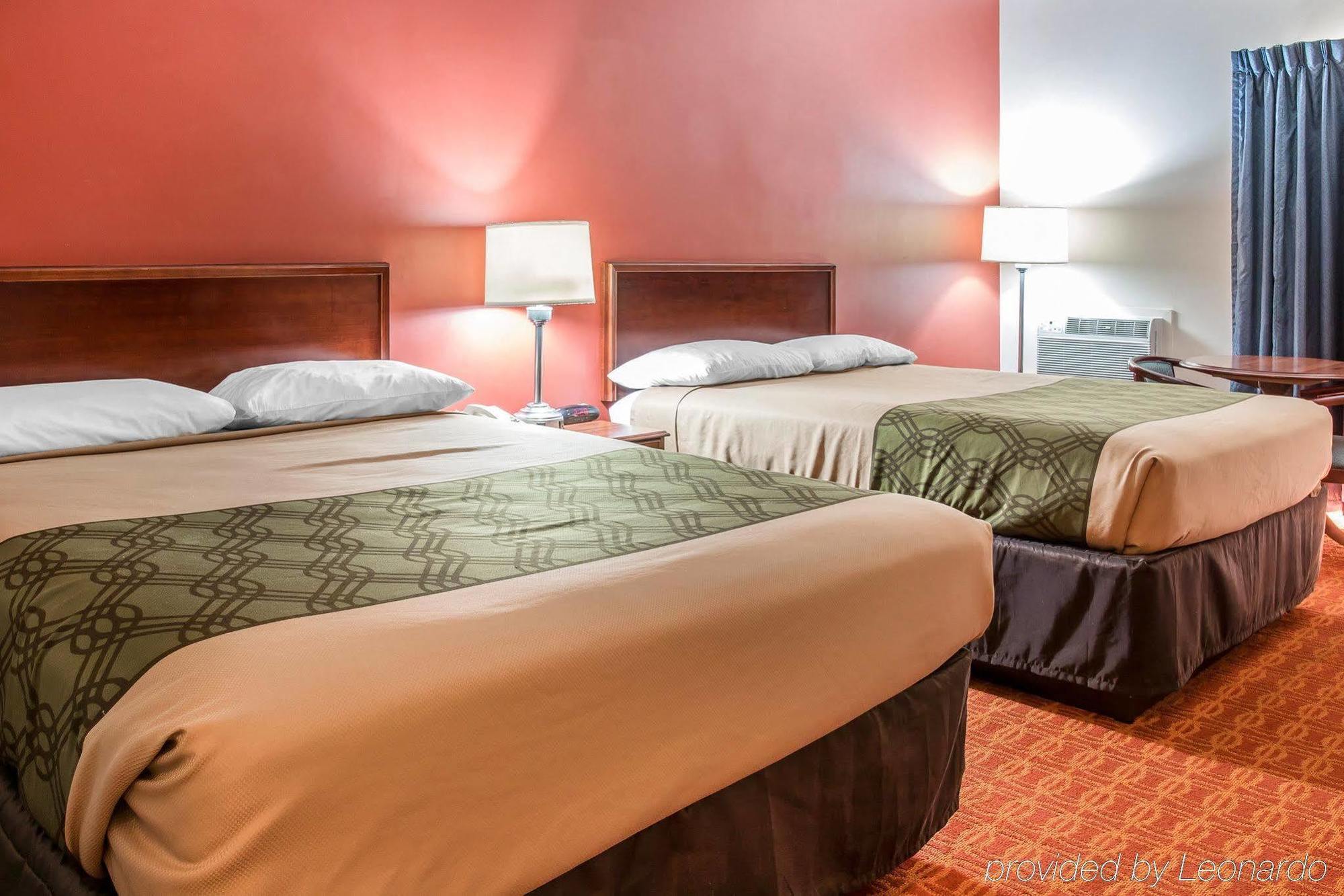 Econo Lodge Cadillac By Choice Bagian luar foto